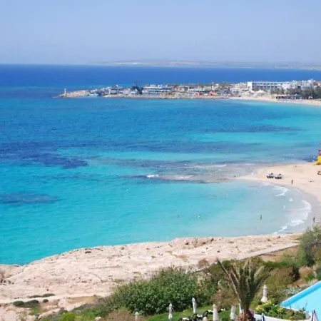The Ultimate 5 Star Holiday In Close To The Beach 1324